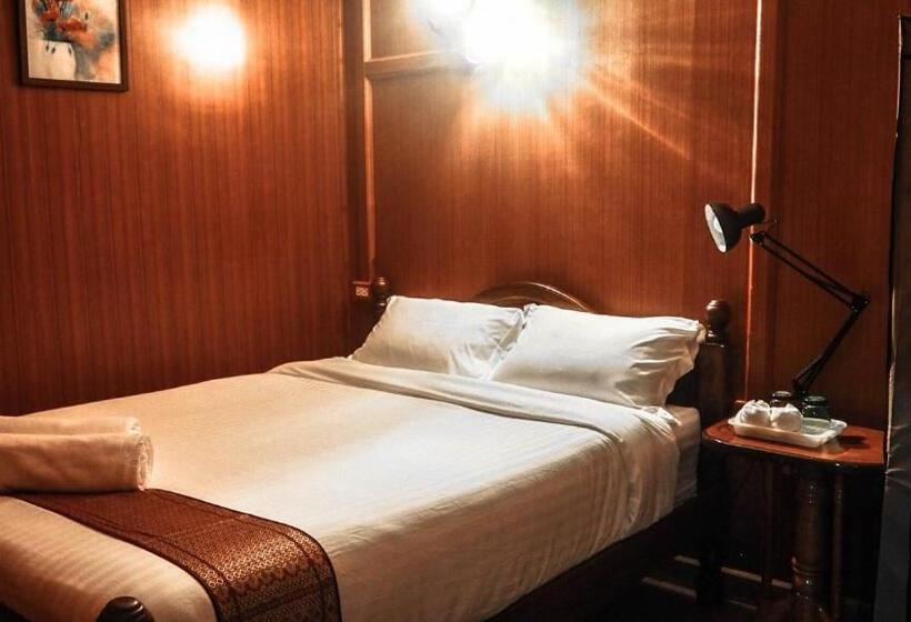 اتاق استاندارد با سرویس بهداشتی مشترک, Kantawan House