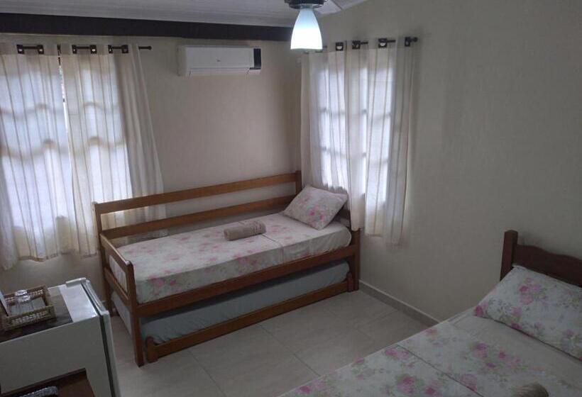 Standard 4-Bettzimmer mit Balkon, Pousada Marimbá