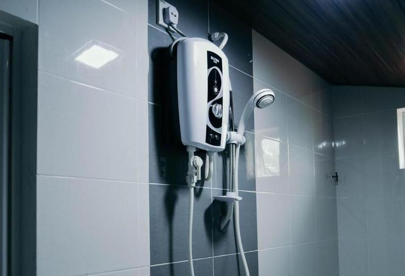 غرفة قياسية ثلاثية, Sura Inn