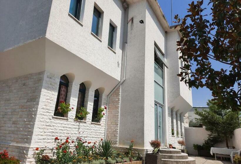 经济房, Guesthouse Pelivani