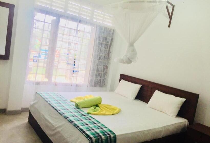 اتاق اکونومی, Mum&dad House