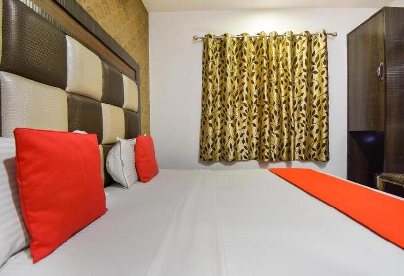 Chambre Triple Classique, Flagship Hotel Lexis