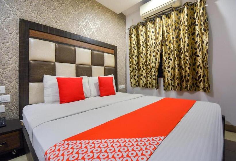 Chambre Triple Classique, Flagship Hotel Lexis