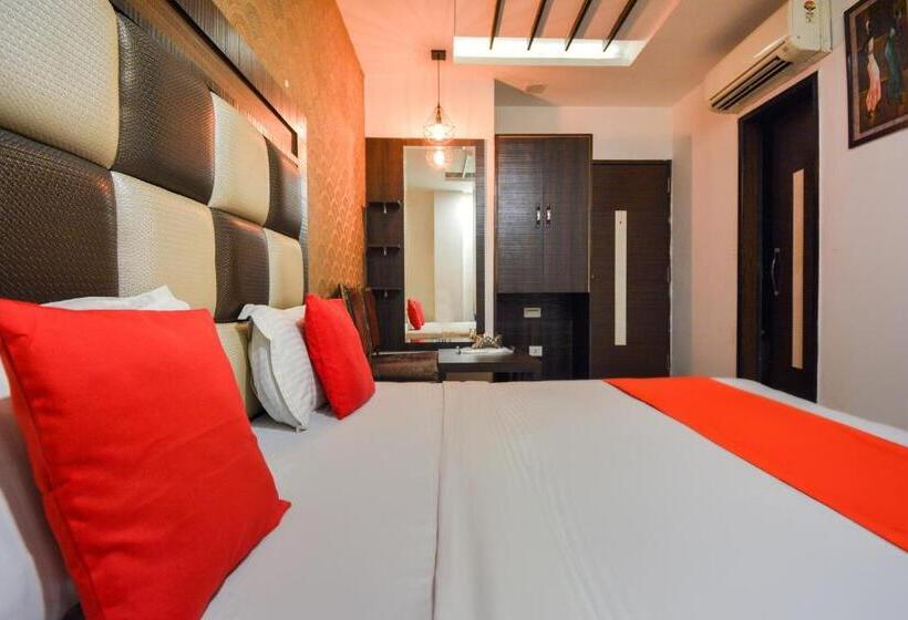 Chambre Triple Classique, Flagship Hotel Lexis