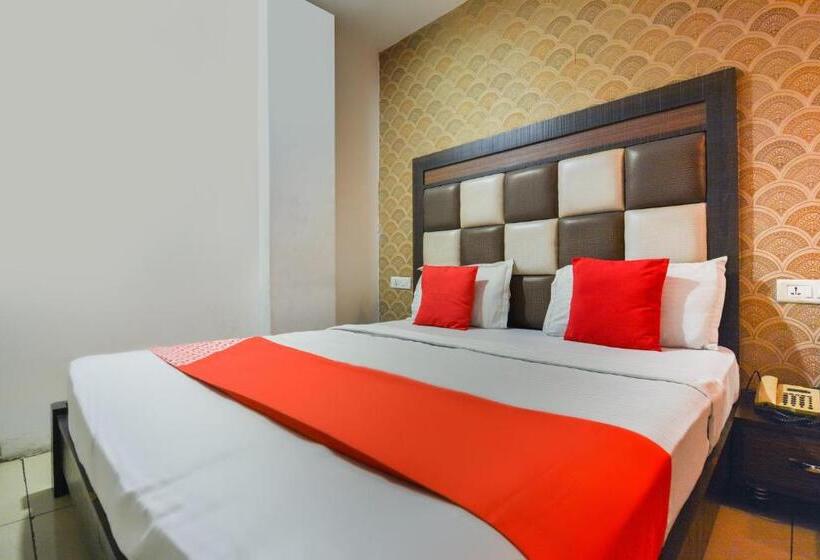 Chambre Triple Classique, Flagship Hotel Lexis