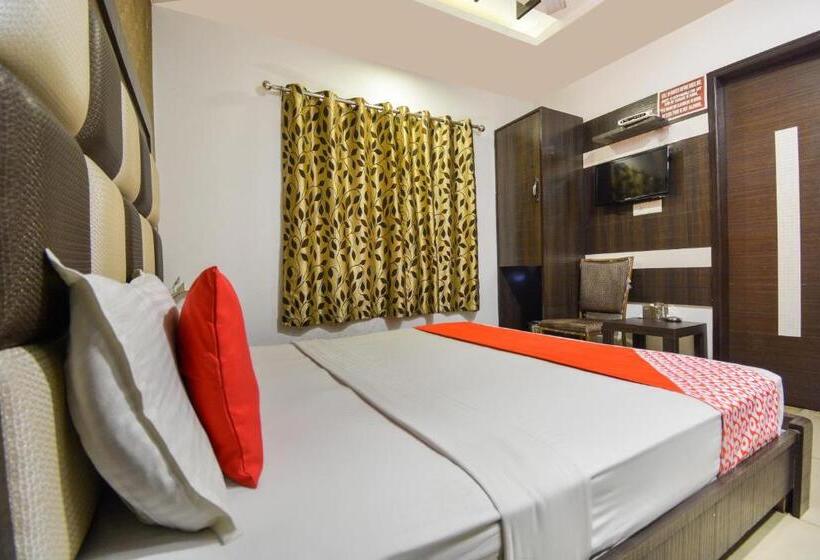 Chambre Triple Classique, Flagship Hotel Lexis