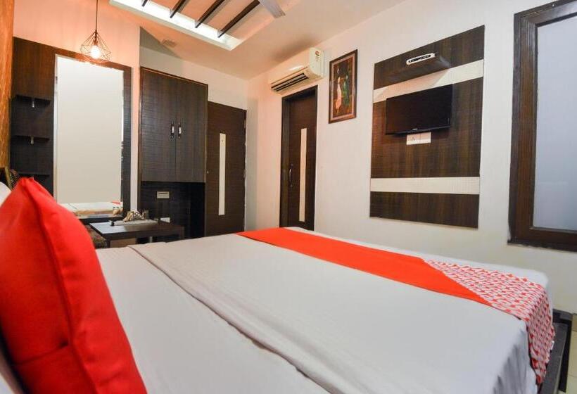 Chambre Triple Classique, Flagship Hotel Lexis