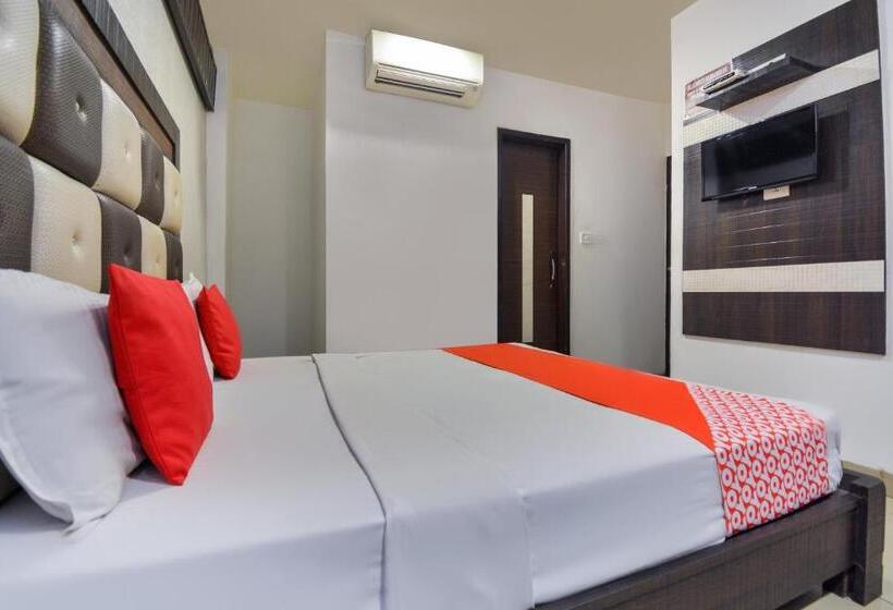 Chambre Triple Classique, Flagship Hotel Lexis