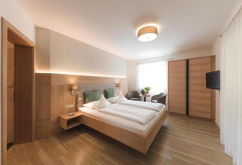 اتاق لوکس با بالکن, Untermairhof