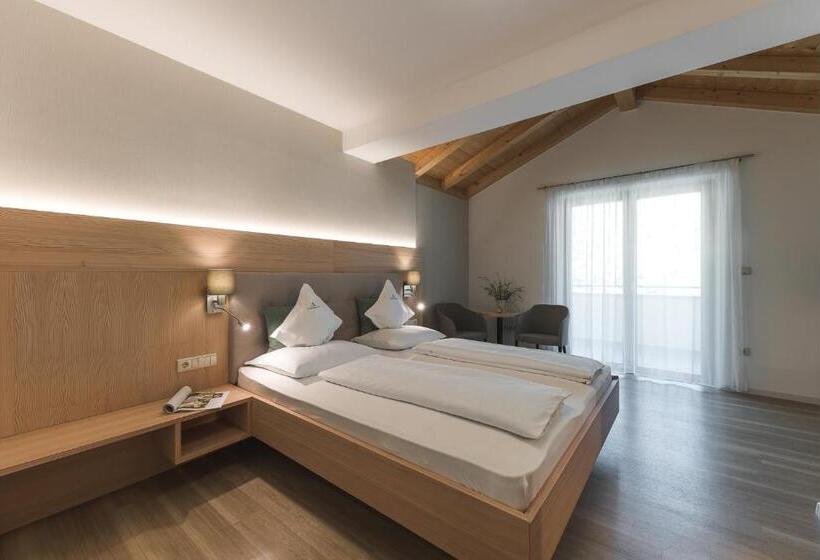 اتاق لوکس با بالکن, Untermairhof