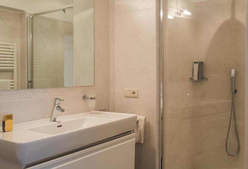 اتاق لوکس با بالکن, Untermairhof