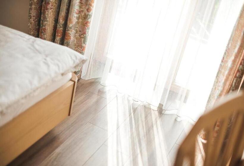 اتاق لوکس با بالکن, Untermairhof