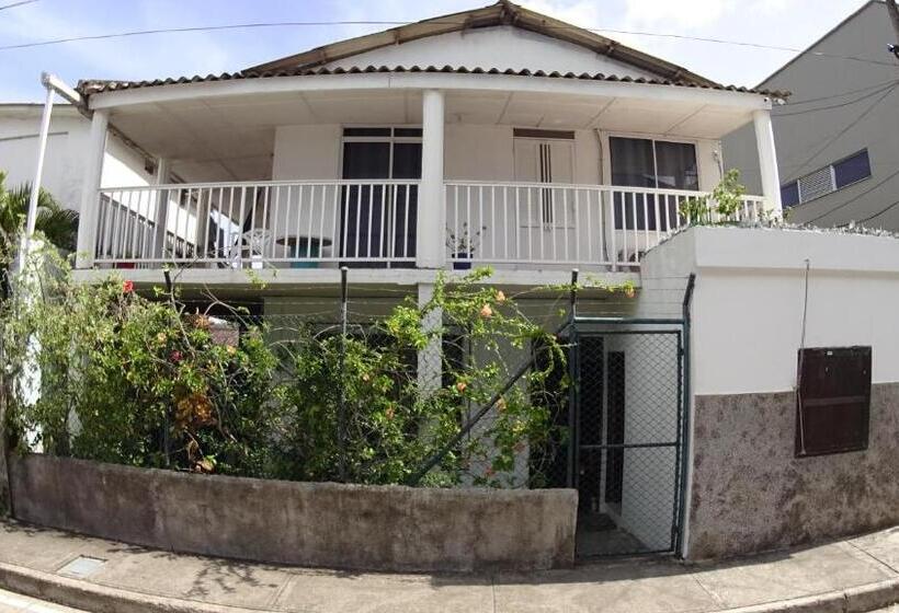 Семейный Номер, Marmows Place