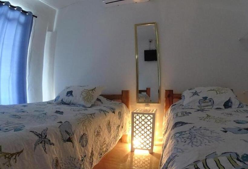 Семейный Номер, Marmows Place