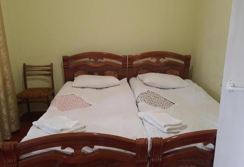 اتاق استاندارد چهار تخته, Armine B&b