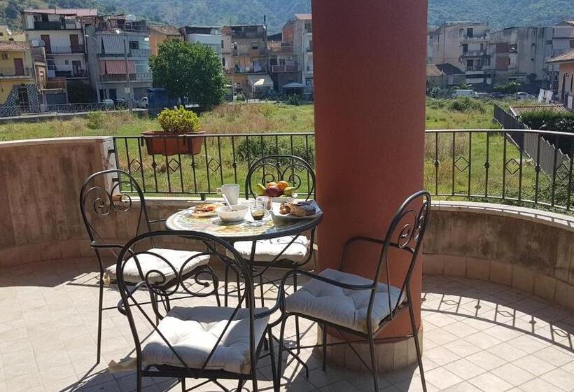 غرفة قياسية, La Porta Dell'alcantara