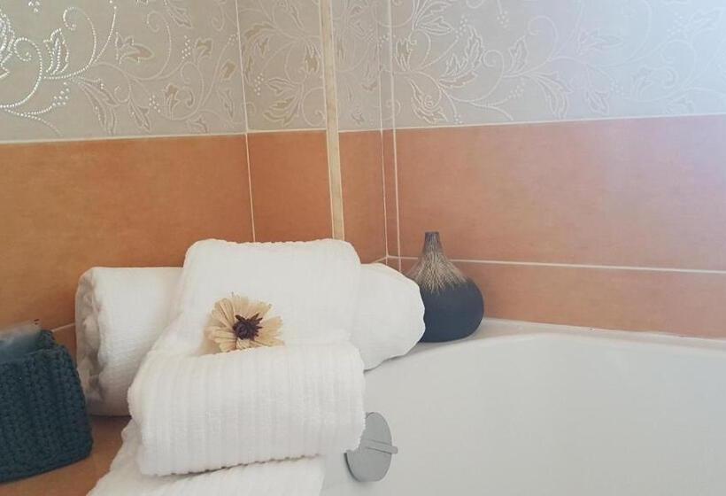 غرفة قياسية, La Porta Dell'alcantara