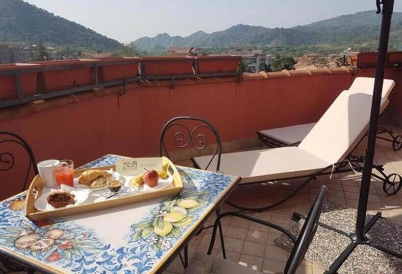 جناح, La Porta Dell'alcantara