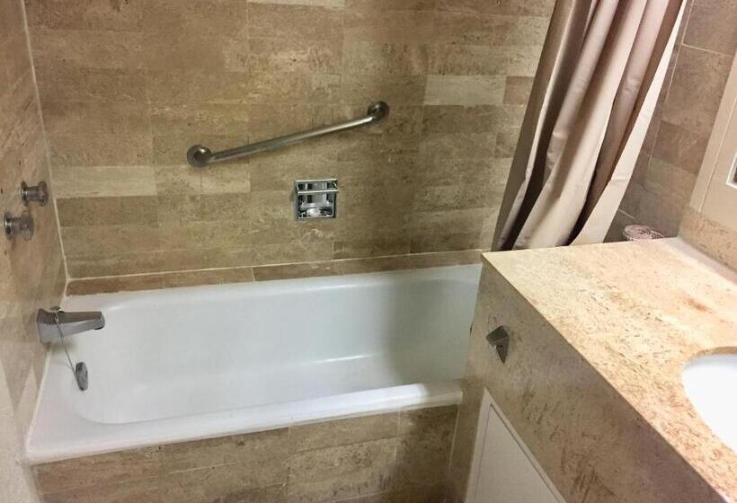 スタンダードスタジオ, Condo In Ocean Front Resort
