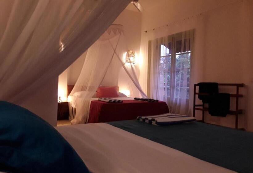 Четырехместный Номер Стандарт с Балконом, Casa Maria