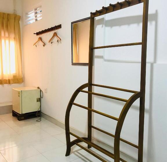 スタンダードトリプルルーム, Lake City Resort Anuradhapura