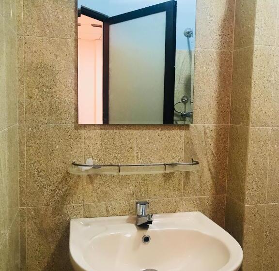 デラックストリプルルーム, Lake City Resort Anuradhapura