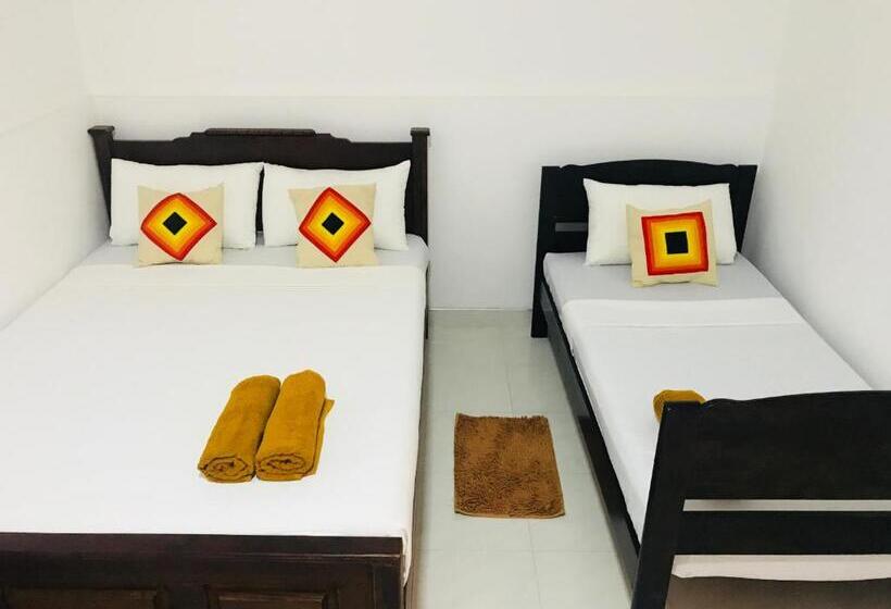 デラックストリプルルーム, Lake City Resort Anuradhapura