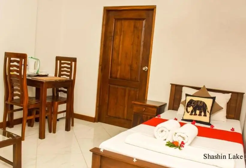 Deluxe Kolmen Hengen Huone, Shashin Lake Resort