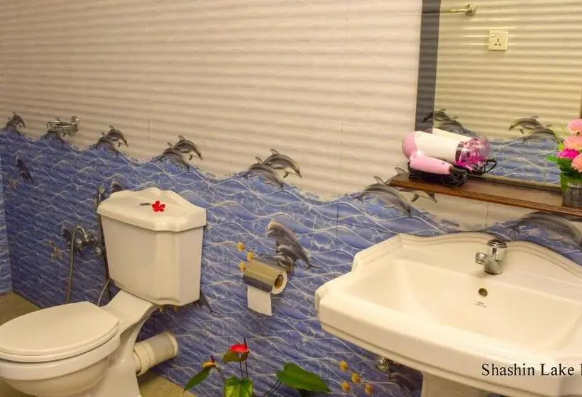 Deluxe Kolmen Hengen Huone, Shashin Lake Resort