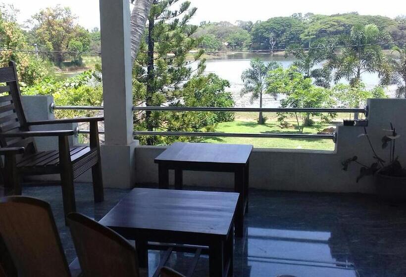 اتاق لوکس سه تخته, Shashin Lake Resort