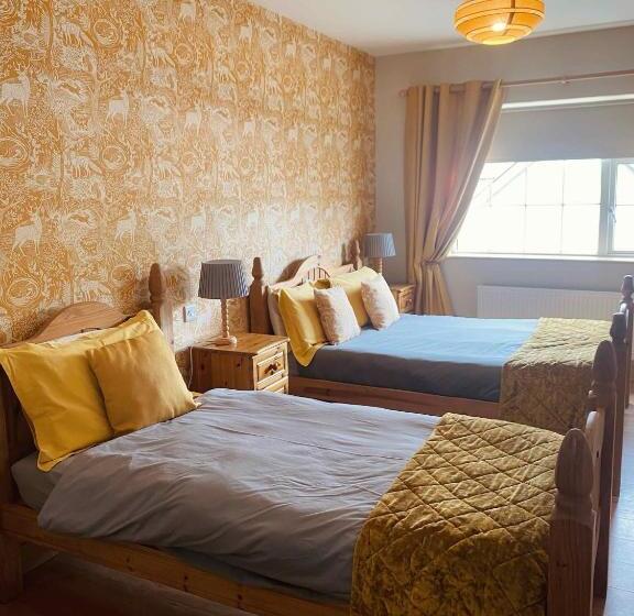 غرفة ديلوكس ثلاثية, Dulrush Lodge Guest House, Restaurant And Self Catering
