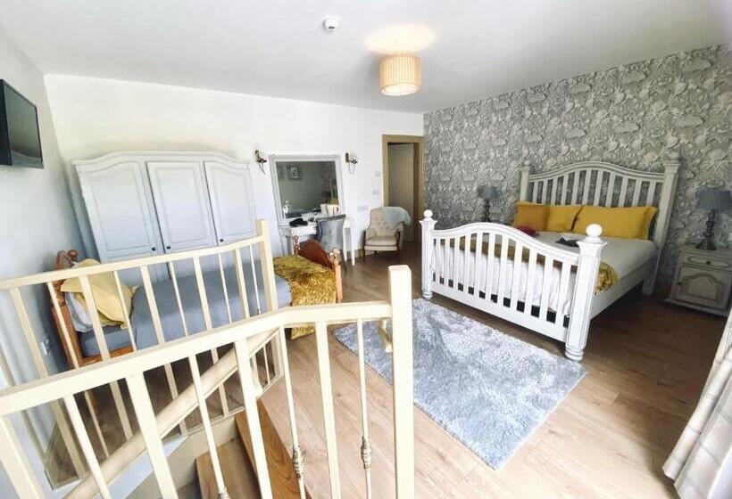 غرفة ديلوكس ثلاثية, Dulrush Lodge Guest House, Restaurant And Self Catering