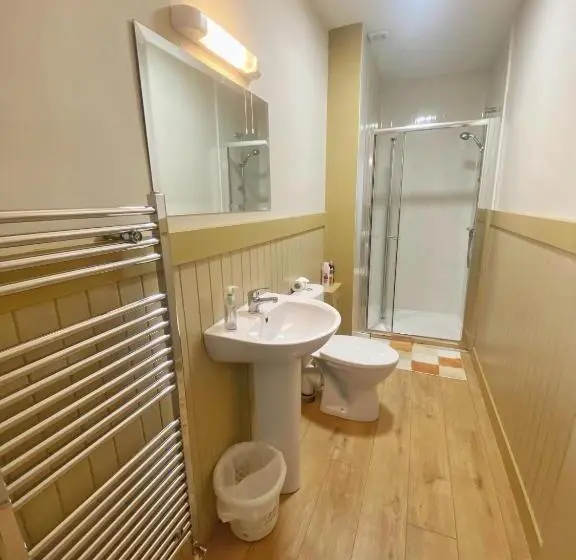 バルコニー付きスタンダードトリプルルーム, Dulrush Lodge Guest House, Restaurant And Self Catering