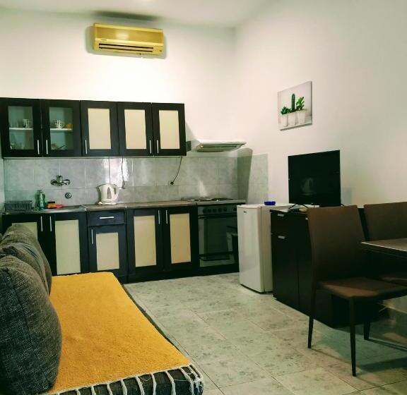 آپارتمان 1 خوابه با چشم‌انداز باغ, Rooms & Apartments Vukasović