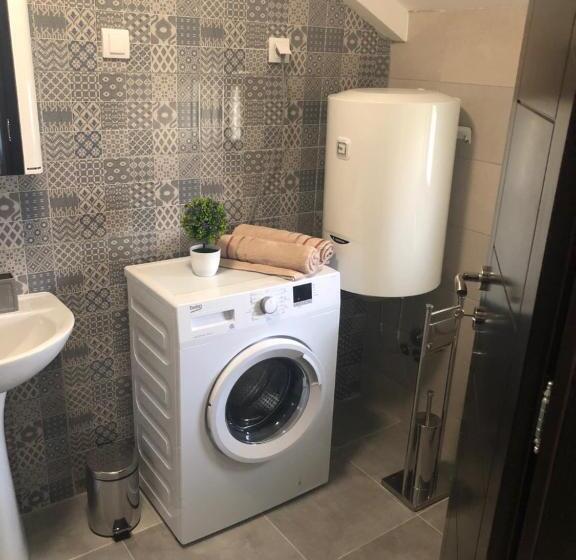 استودیو استاندارد با چشم‌انداز, Rooms & Apartments Vukasović