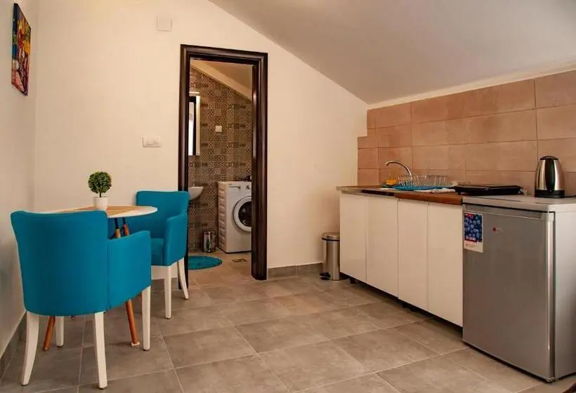 استودیو استاندارد با چشمانداز, Rooms & Apartments Vukasović