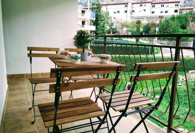 سوئیت با بالکن, Rooms & Apartments Vukasović