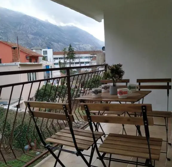 سوئیت با بالکن, Rooms & Apartments Vukasović