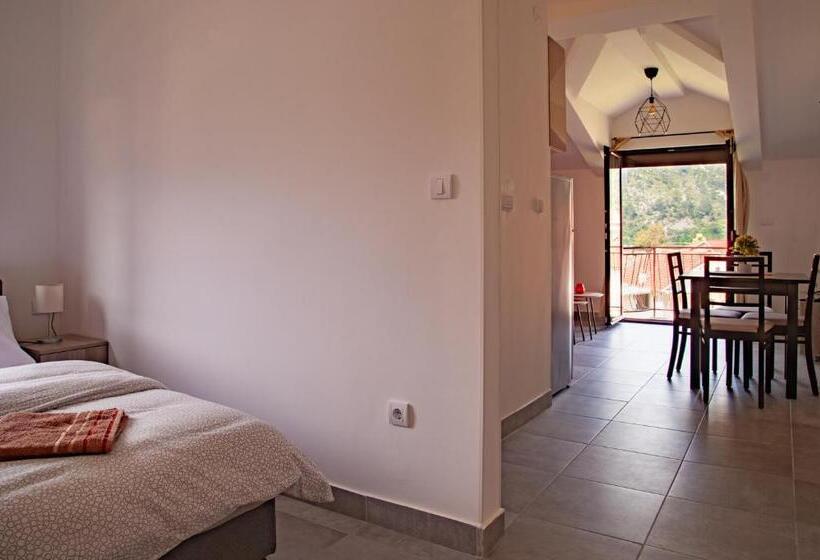 سوئیت با بالکن, Rooms & Apartments Vukasović