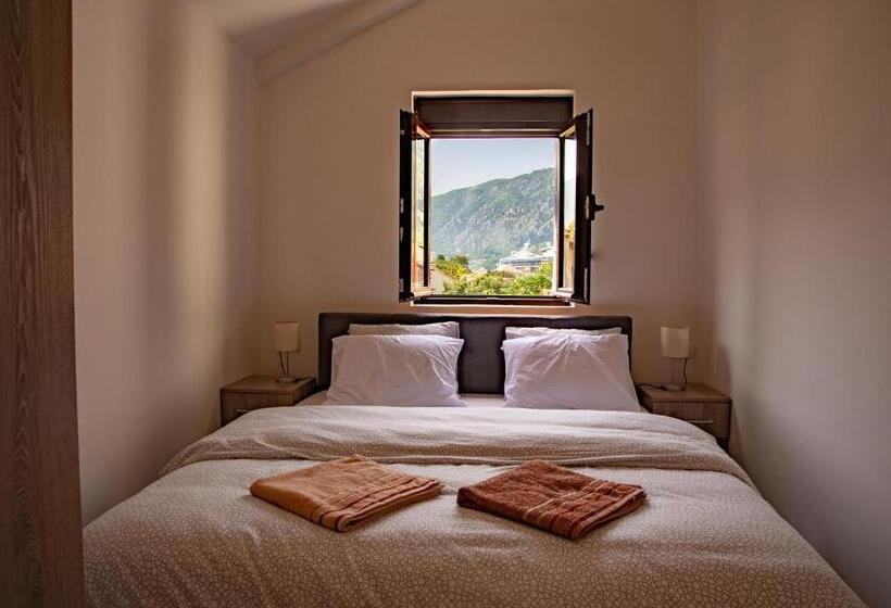 سوئیت با بالکن, Rooms & Apartments Vukasović