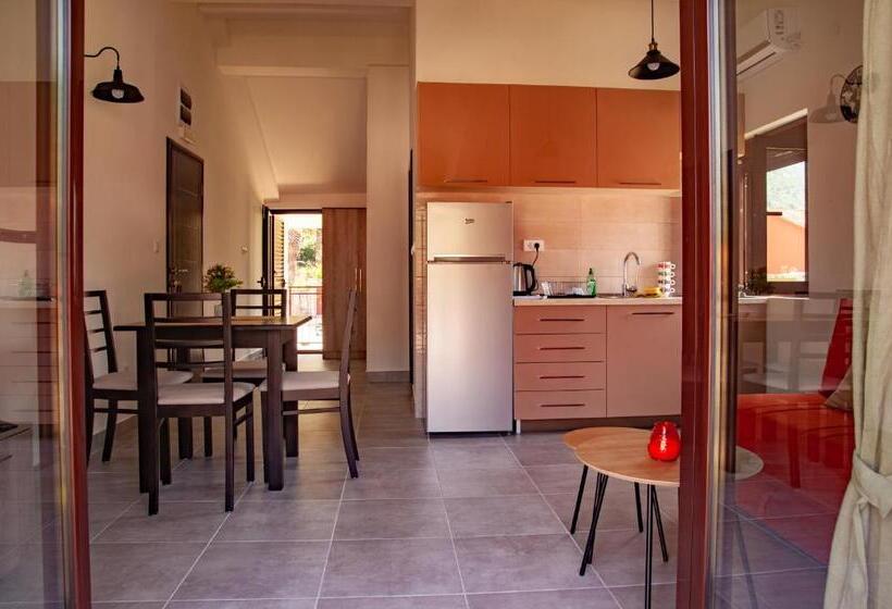 سوئیت با بالکن, Rooms & Apartments Vukasović
