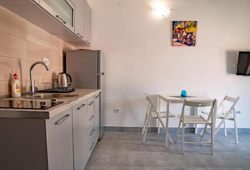 سوییت با چشم‌انداز دریا, Rooms & Apartments Vukasović