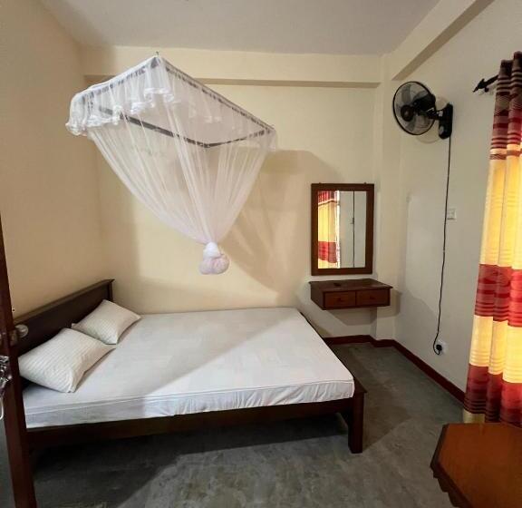 غرفة عائلية, Saga Home