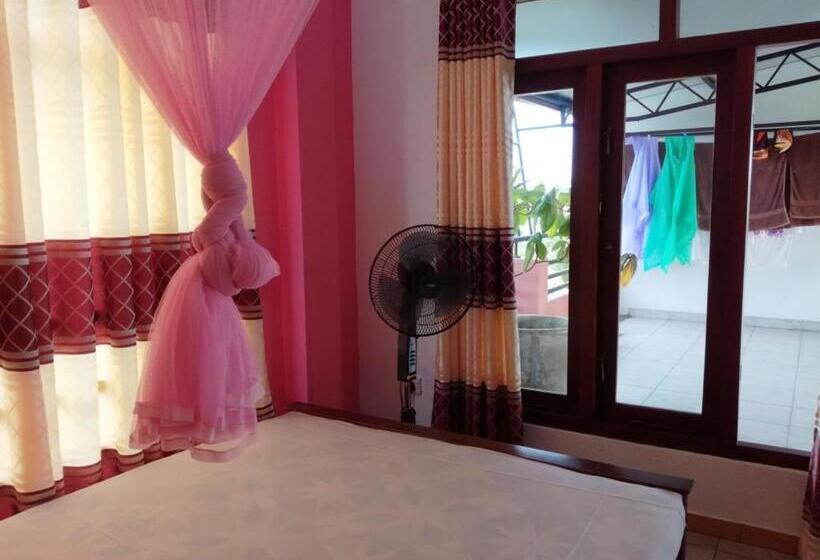 غرفة قياسية, Saga Home