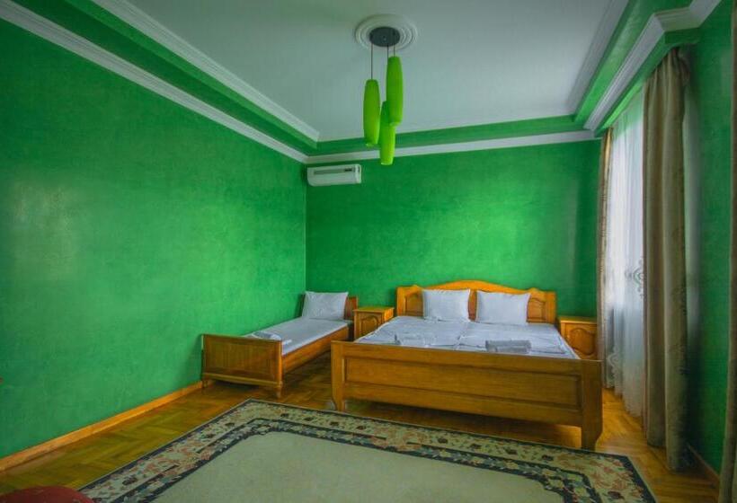 اتاق خانوادگی با چشمانداز باغ, Sister's Warm Guest House