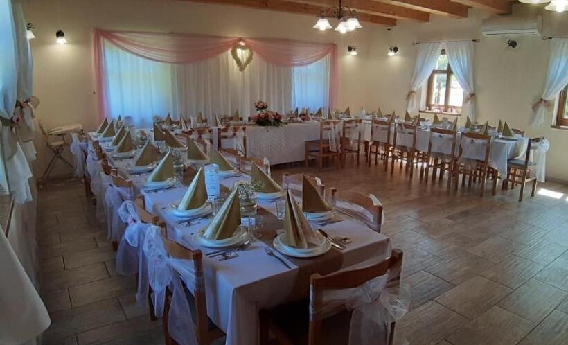 1ベッドルームハウス, Tóth Vendégház és Apartmanház újfehértó