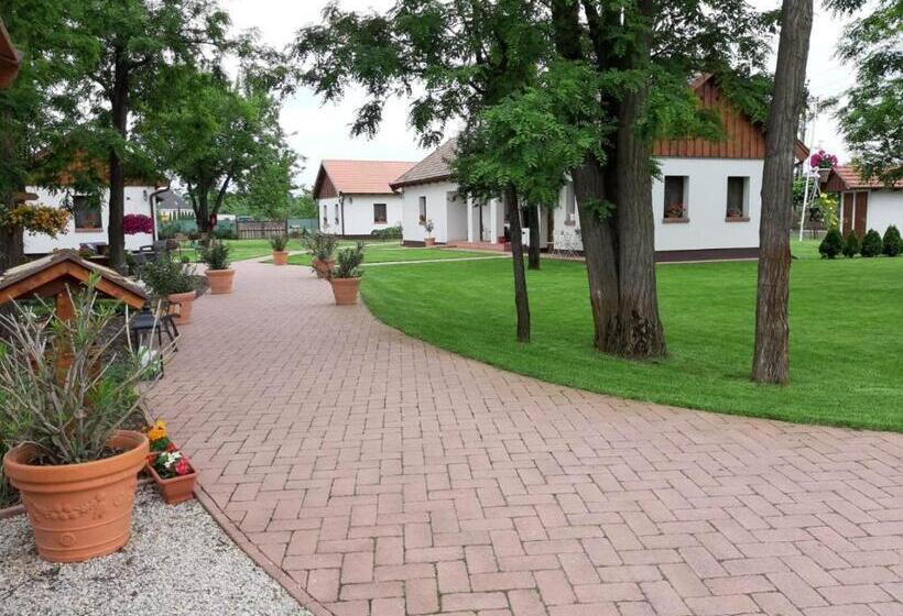 Трехместный Номер Deluxe, Tóth Vendégház és Apartmanház újfehértó