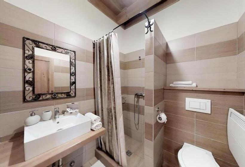 デラックストリプルルーム, Tóth Vendégház és Apartmanház újfehértó