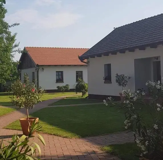 １ベッドルームのデラックスアパートメント, Tóth Vendégház és Apartmanház újfehértó