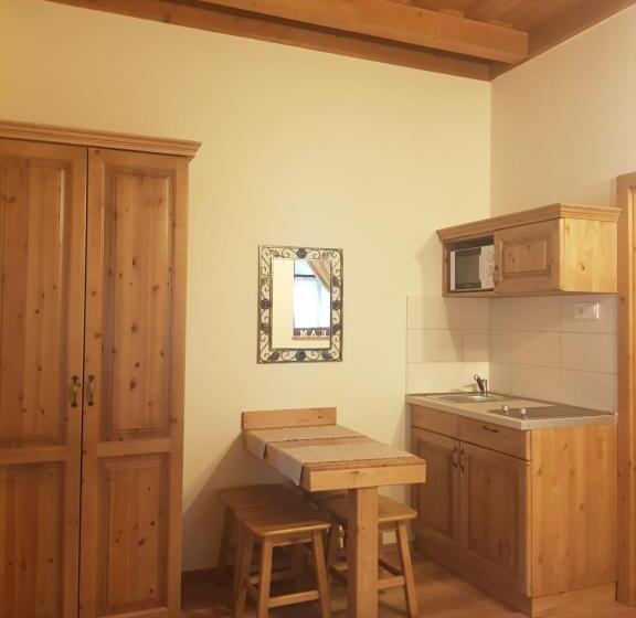 1ベッドルームのデラックスアパートメント, Tóth Vendégház és Apartmanház újfehértó